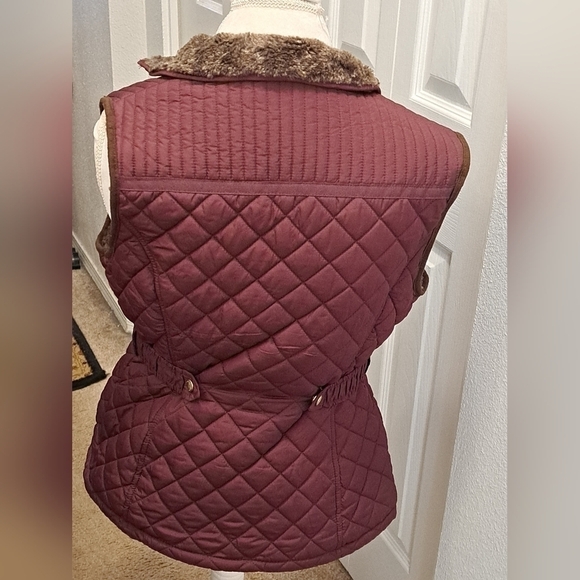 Weatherproof Quilted Zip Up Maroon Vest Size S/CH - Picture 2 of 7
